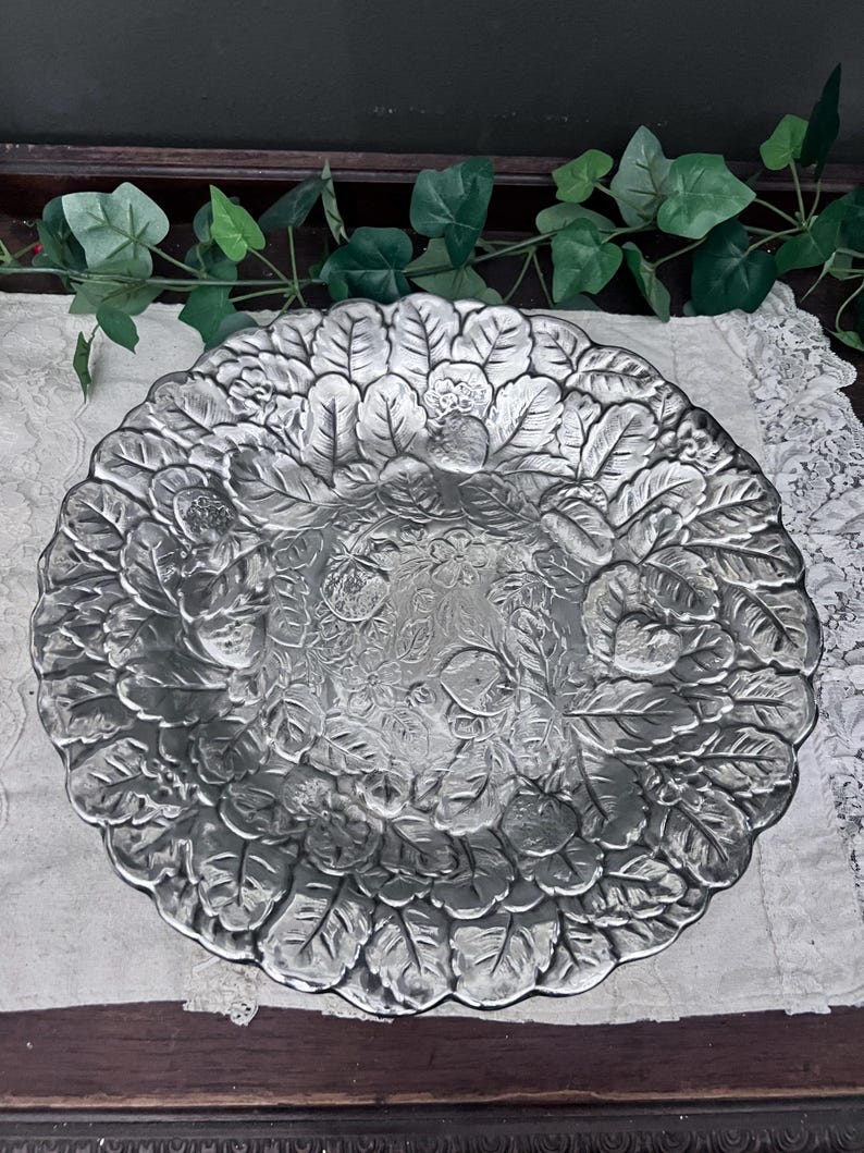 Vintage Reed and Barton Floral Silver Plate Tray Centerpiece #115 13.5"