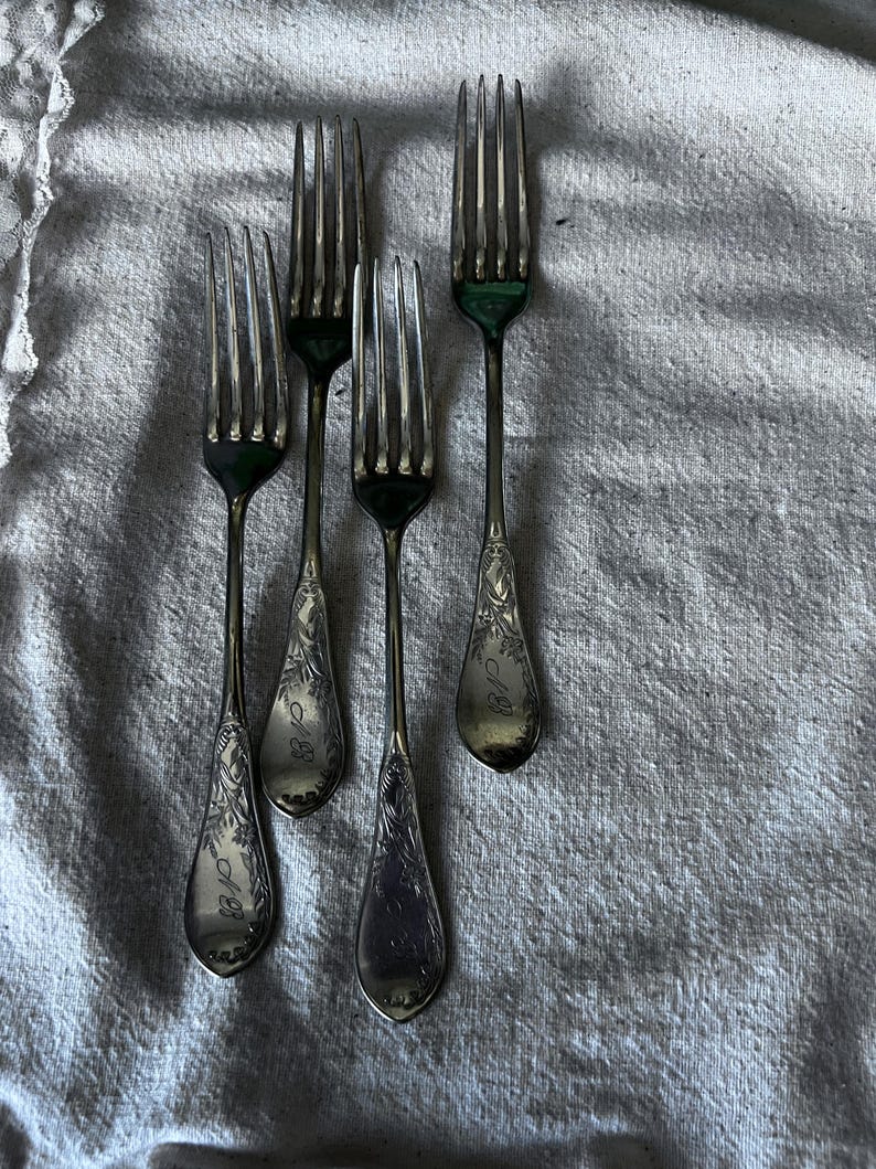 Vintage Wm Rogers and Son 4 Dinner Forks