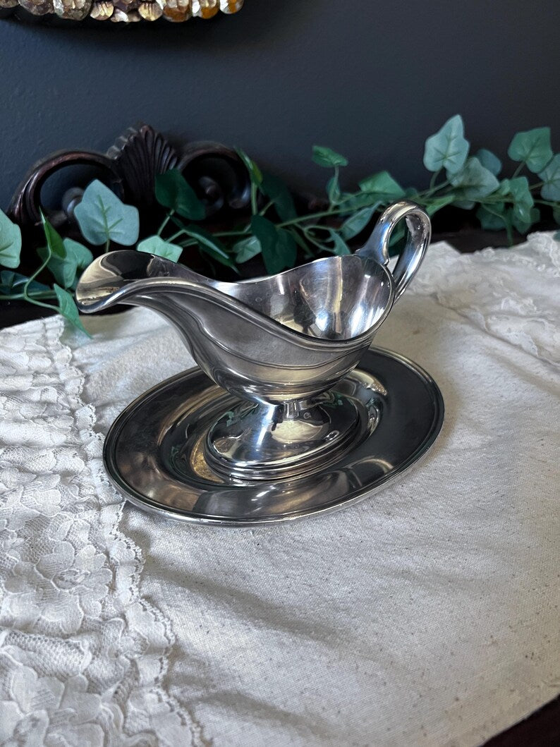 Meridian SRCO International Silver Co. Silver plate gravy boat with saucer #35