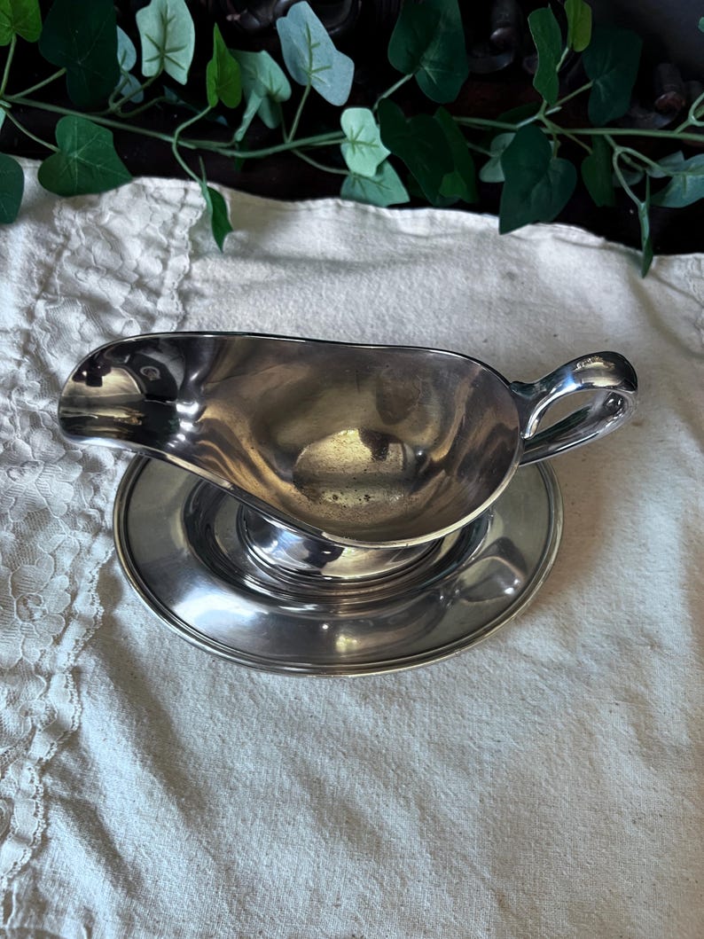 Meridian SRCO International Silver Co. Silver plate gravy boat with saucer #35