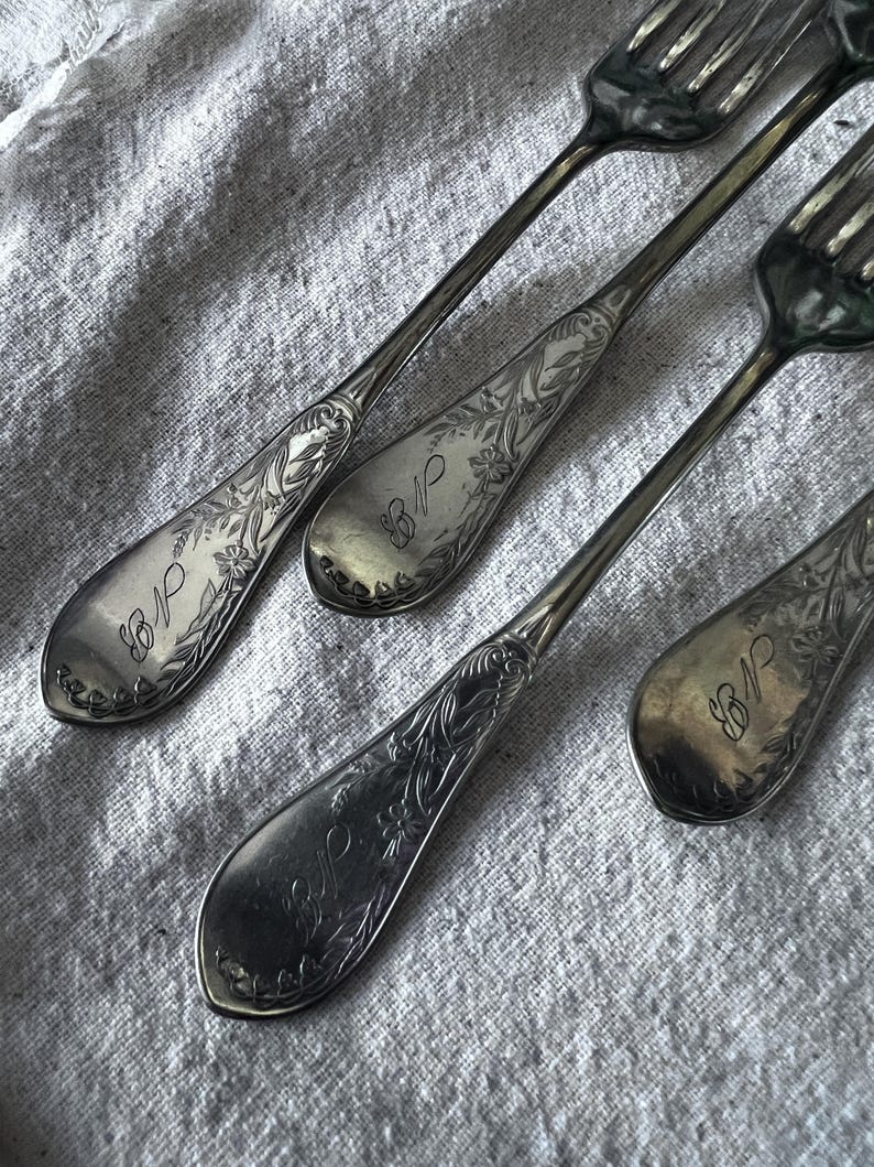 Vintage Wm Rogers and Son 4 Dinner Forks