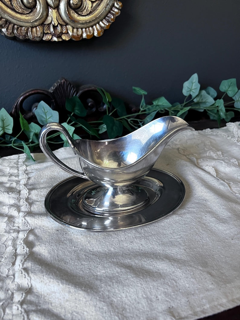 Meridian SRCO International Silver Co. Silver plate gravy boat with saucer #35