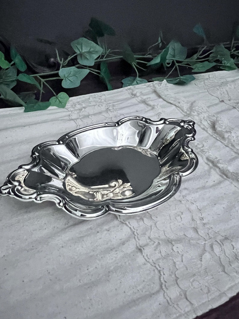 Elegant Vintage International Silver Co Silver Plated small Tray Nut Dish