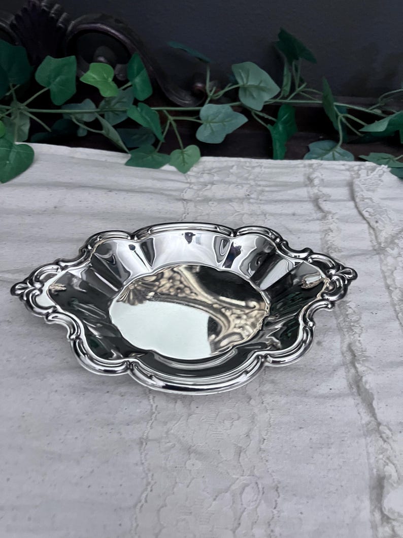 Elegant Vintage International Silver Co Silver Plated small Tray Nut Dish