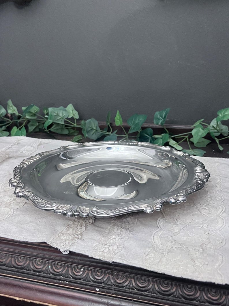 Vintage Sheridan Tauntan Silversmiths Silverplate Round Serving Tray 12”