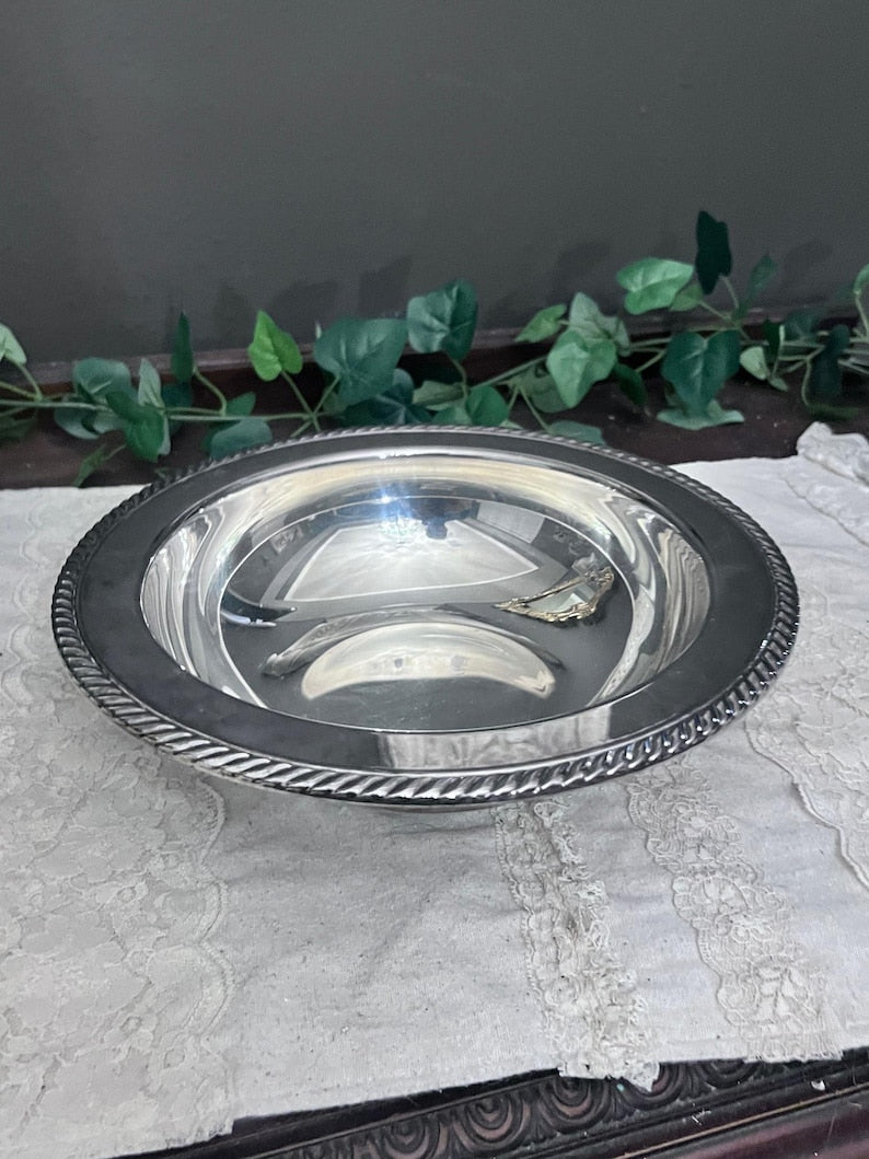 Vintage Oneida Silver plated serving Bowl 10.5"