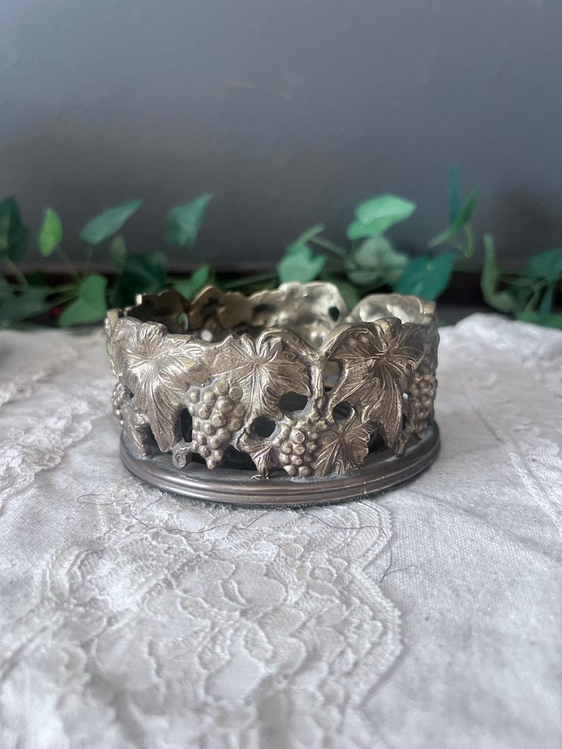 Vintage Brass Grapevine Andrea Sadek Wine Coaster Bottle Holder
