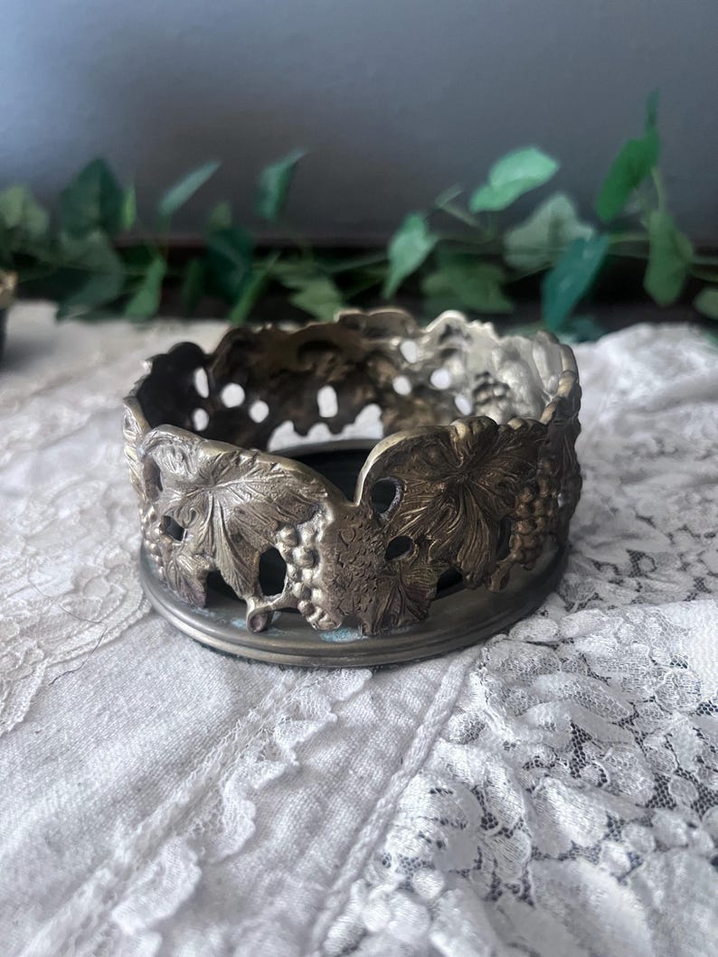 Vintage Brass Grapevine Andrea Sadek Wine Coaster Bottle Holder