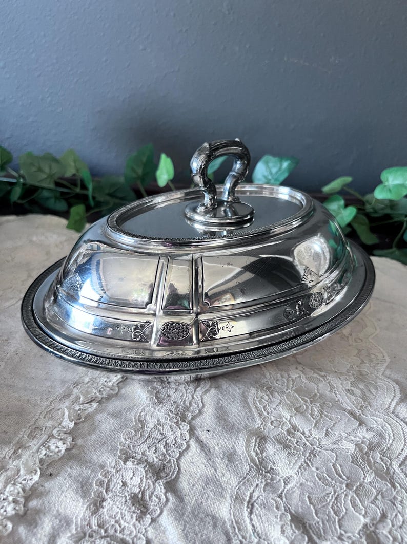 Reed and Barton Sir Galahad design oval serving bowl w/ lid #4072