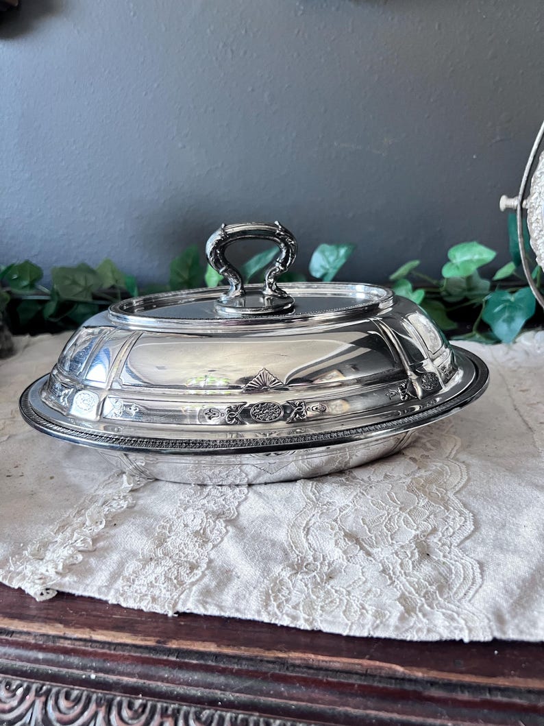 Reed and Barton Sir Galahad design oval serving bowl w/ lid #4072