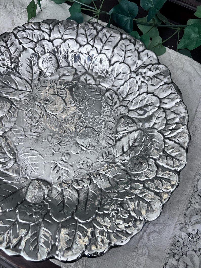 Vintage Reed and Barton Floral Silver Plate Tray Centerpiece #115 13.5"