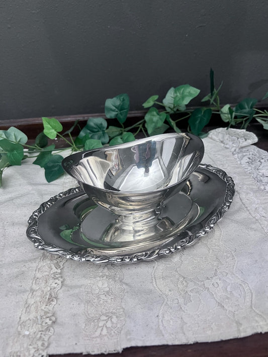 Vintage Oneida Silverplate Gravy Bowl Boat with Attached Plate