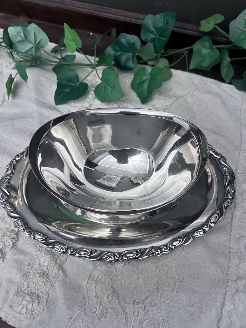 Vintage Oneida Silverplate Gravy Bowl Boat with Attached Plate