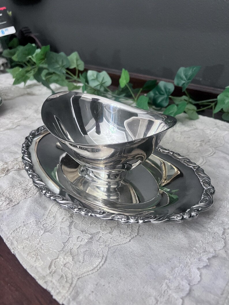 Vintage Oneida Silverplate Gravy Bowl Boat with Attached Plate
