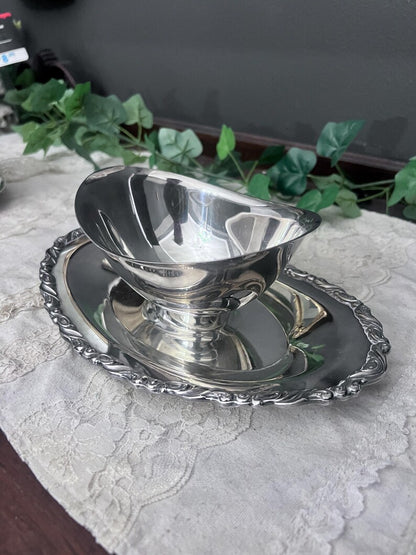 Vintage Oneida Silverplate Gravy Bowl Boat with Attached Plate