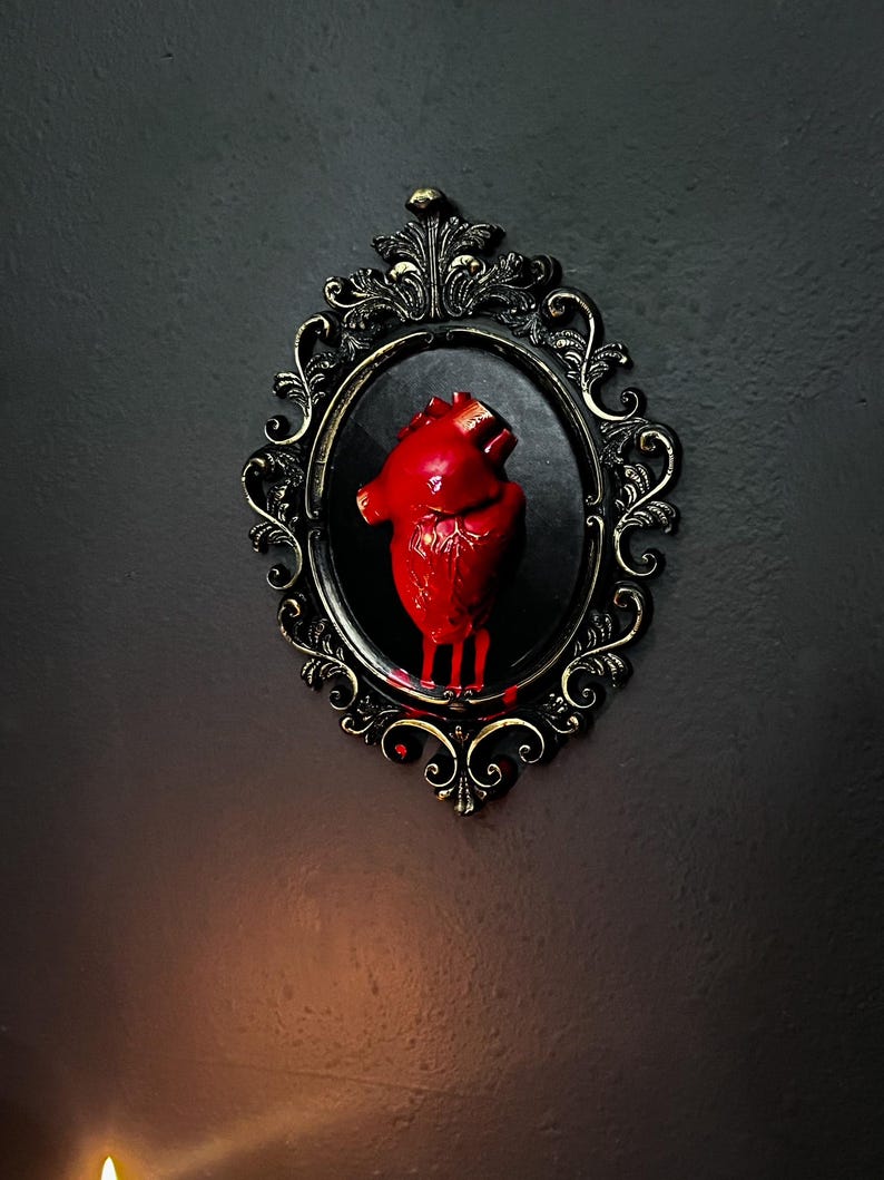 Gothic Solid Framed Bleeding Heart wall decor - Black & Gold