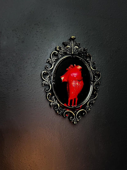 Gothic Solid Framed Bleeding Heart wall decor - Black & Gold