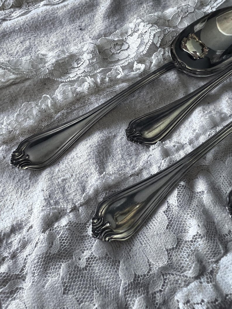 International American Silverware set of 8