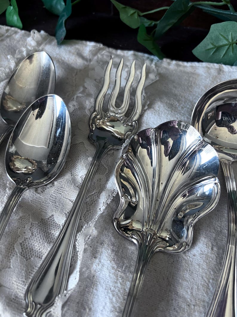 International American Silverware set of 8