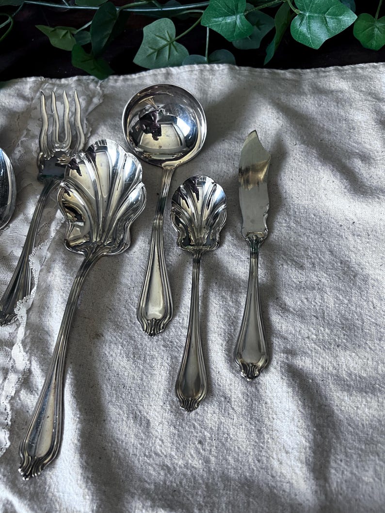 International American Silverware set of 8