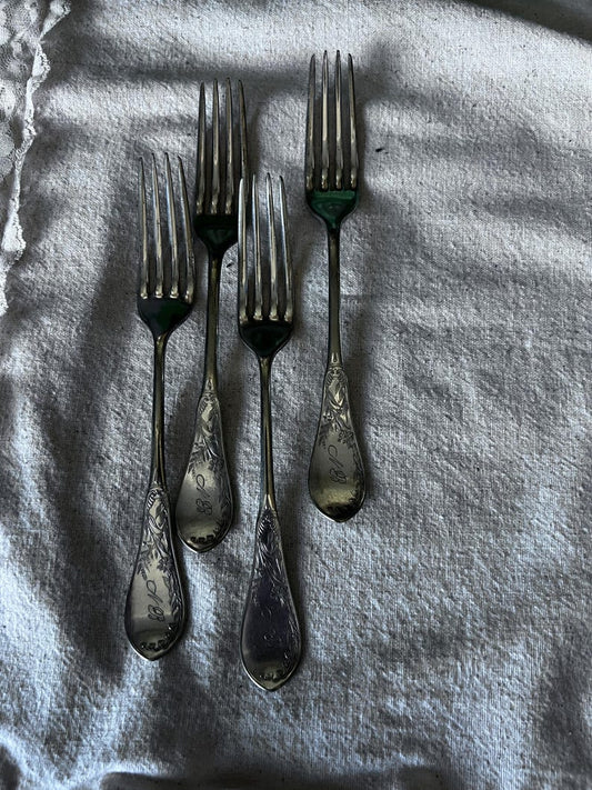 Vintage Wm Rogers and Son 4 Dinner Forks