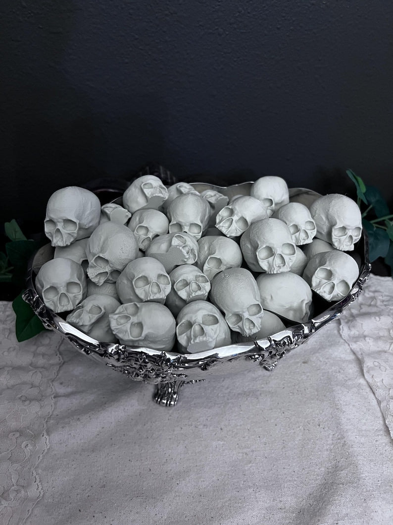 Lot of 20 Realistic Mini Skulls