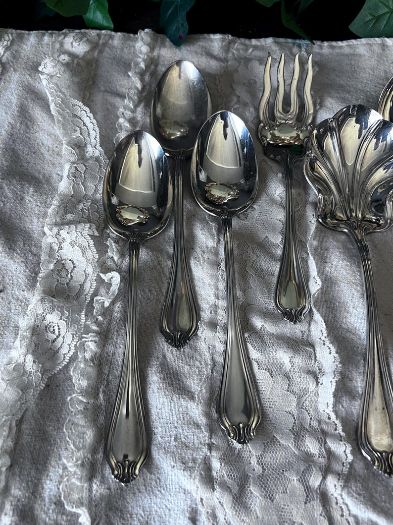International American Silverware set of 8