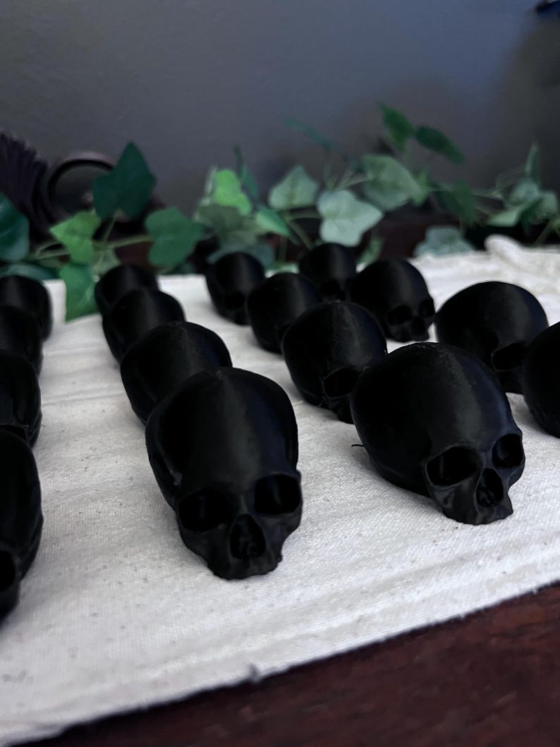 Lot of 20 Realistic Mini Skulls