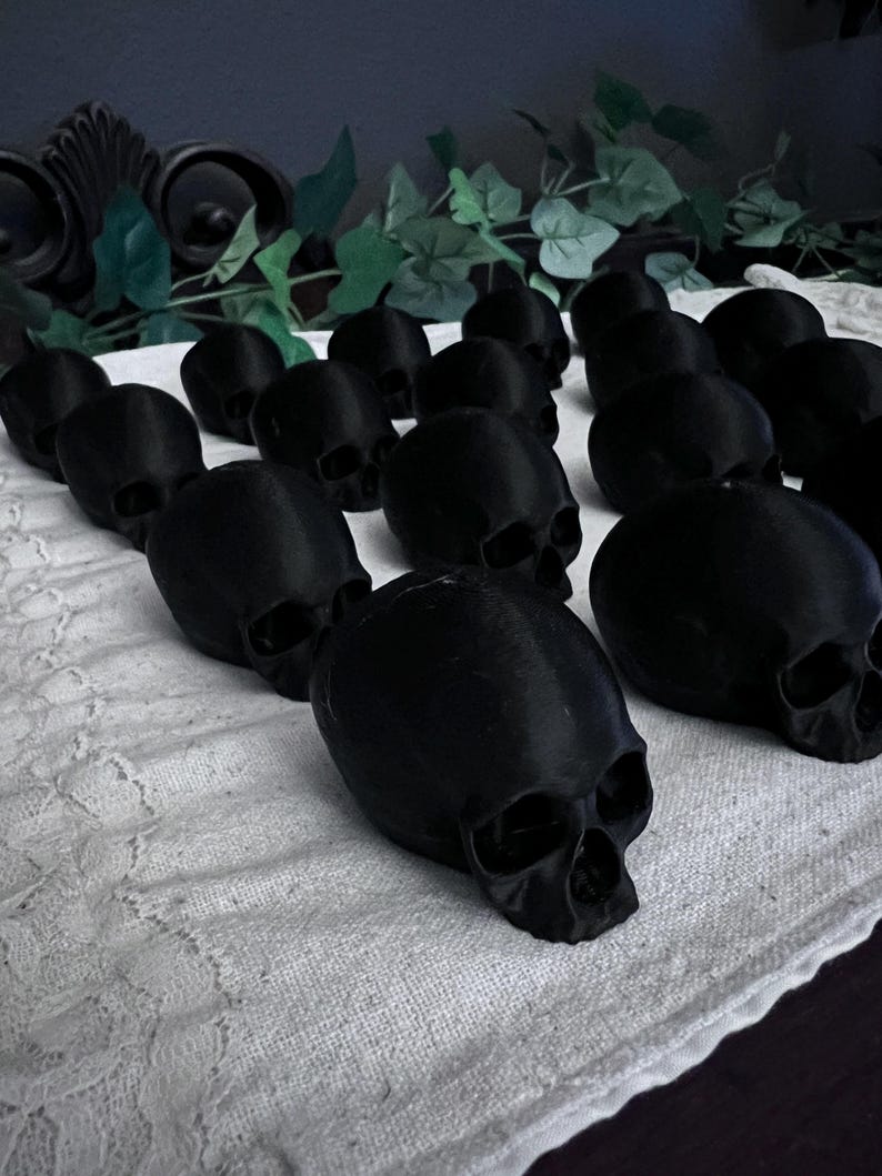 Lot of 20 Realistic Mini Skulls