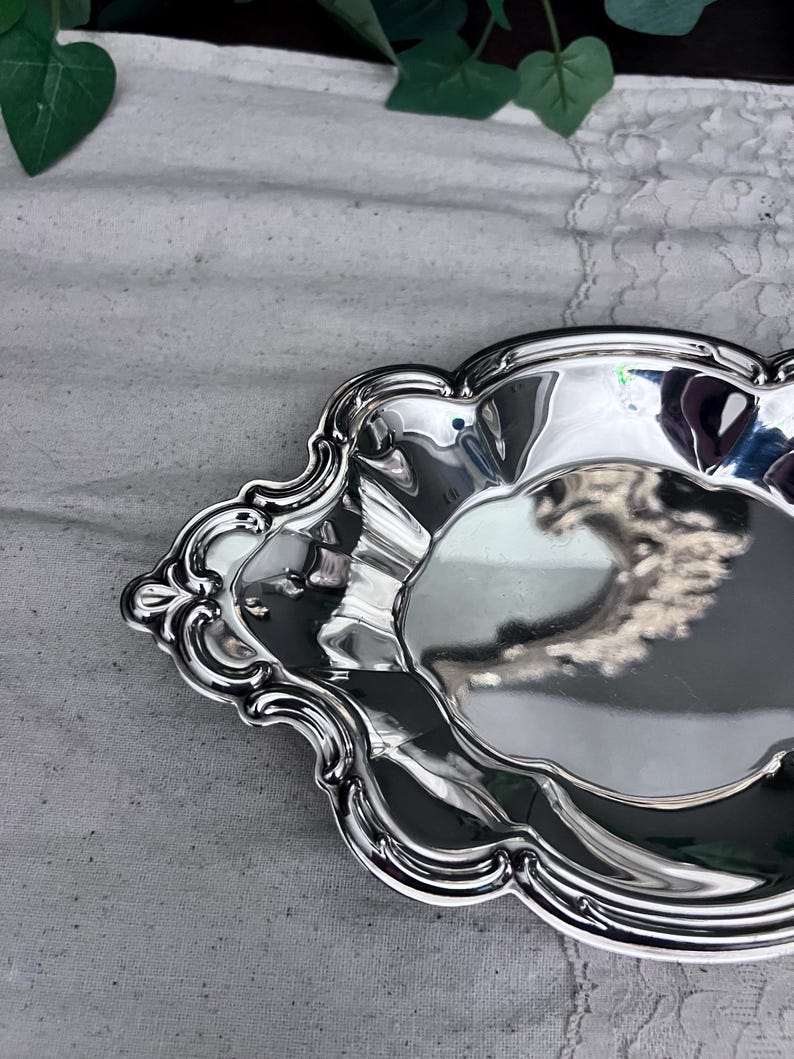 Elegant Vintage International Silver Co Silver Plated small Tray Nut Dish